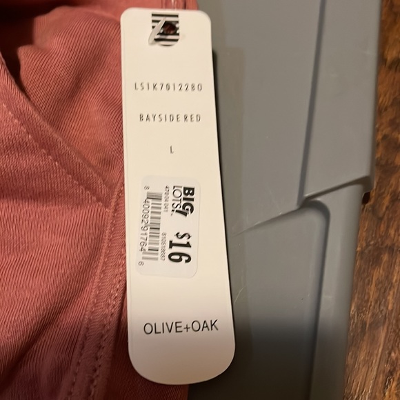 NWT- Olive + Oak bayside red shorts - Picture 2 of 5